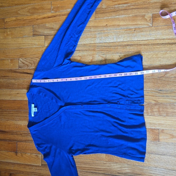 Perri Cutten Women's Crop Cardigan - Picture 2 of 5